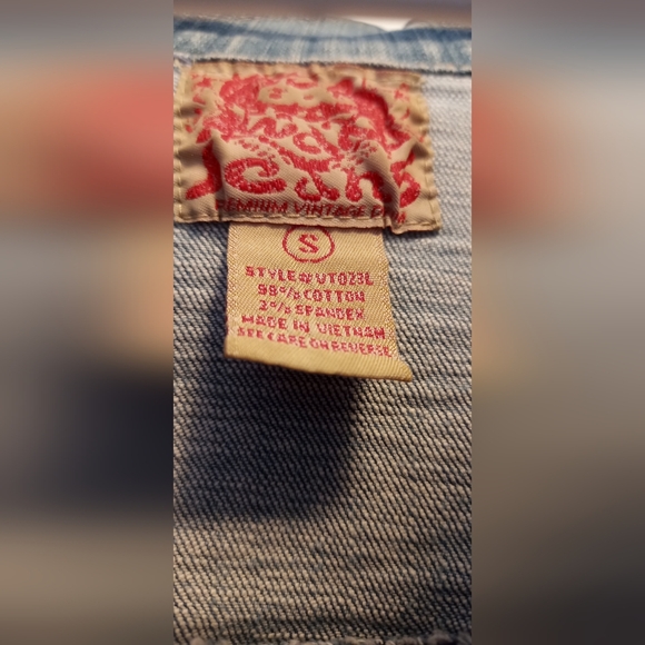 Premium Vintage Denim Crop Jacket - Picture 5 of 8